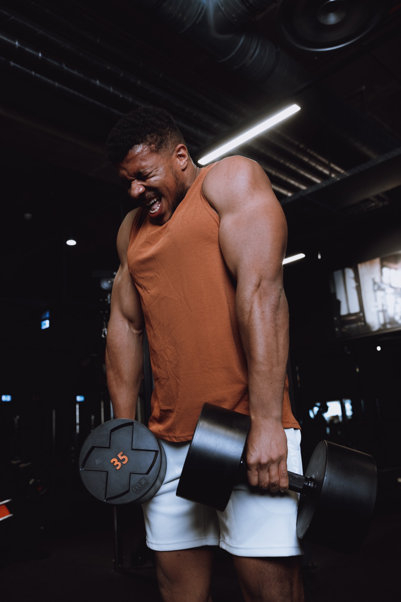 FitX – Maximale Intensität und Emotion beim schweren Hanteltraining
