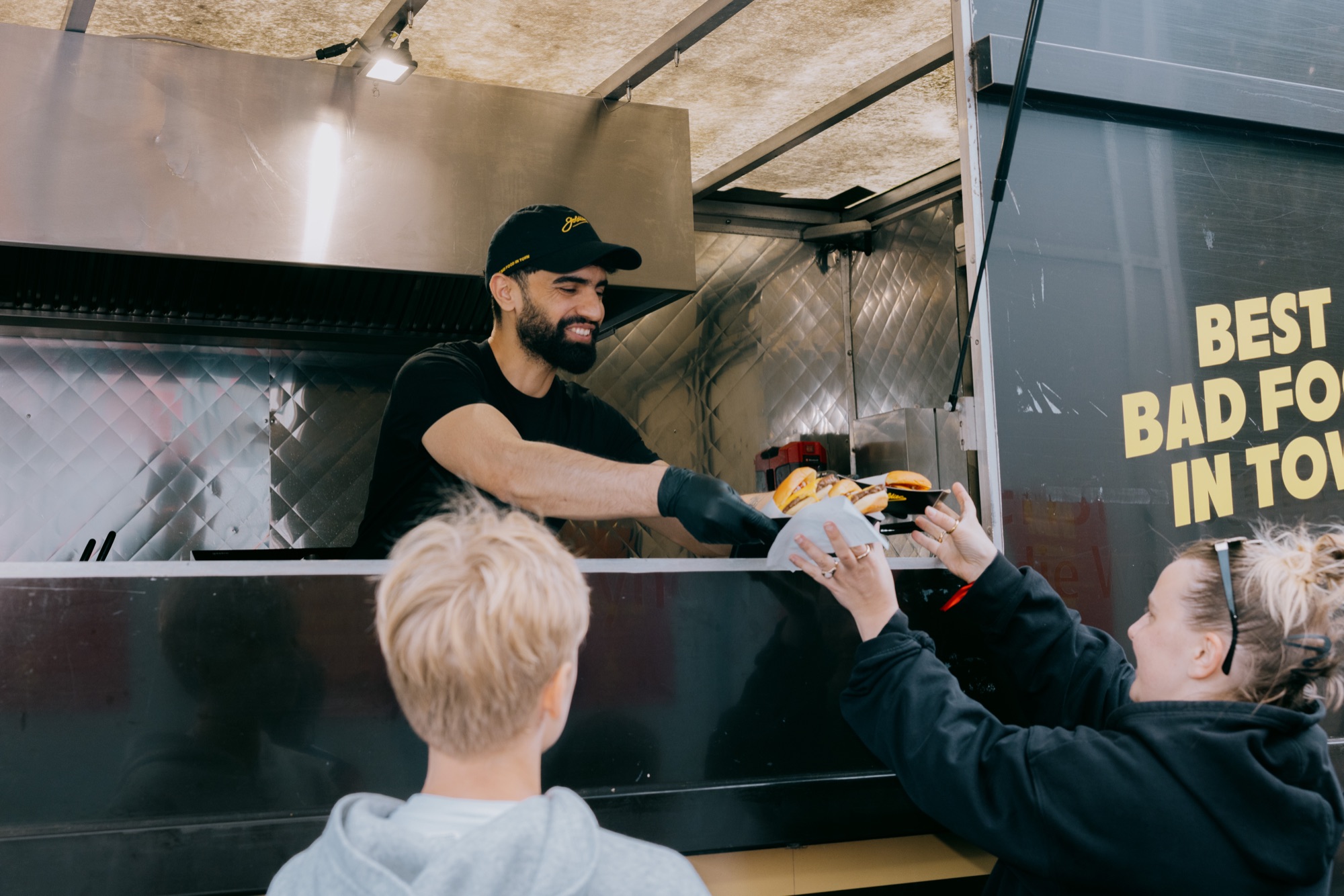 Goldies × Adidas Sportsbase – Smashburger-Ausgabe am Foodtruck von Kürsat Gürbüz