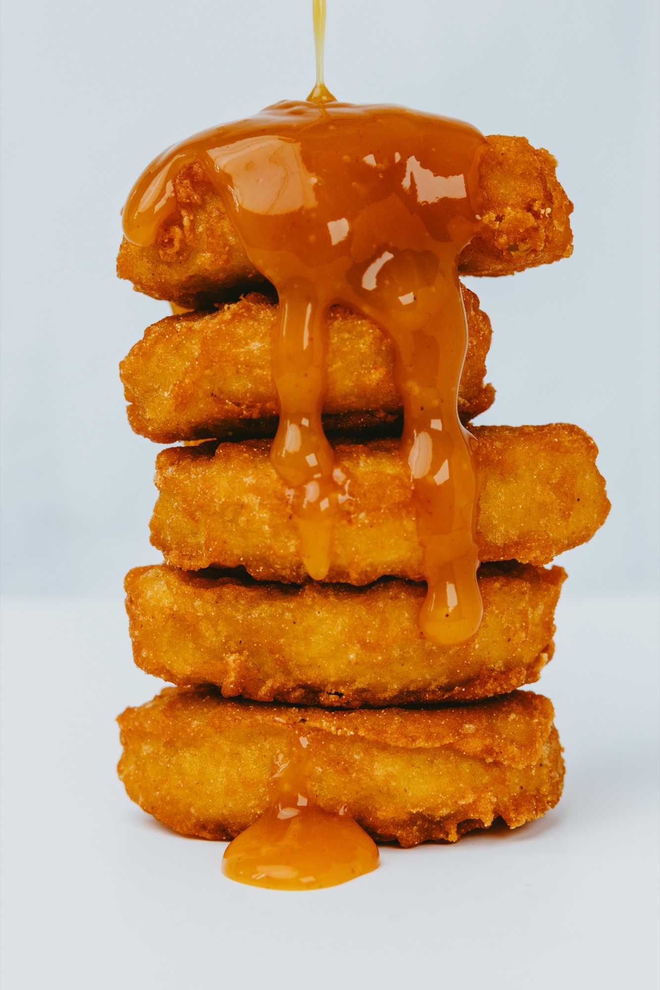 Goldies Smashburger – Chicken Nuggets Turm mit Süß-Sauer-Sauce von Kürsat Gürbüz