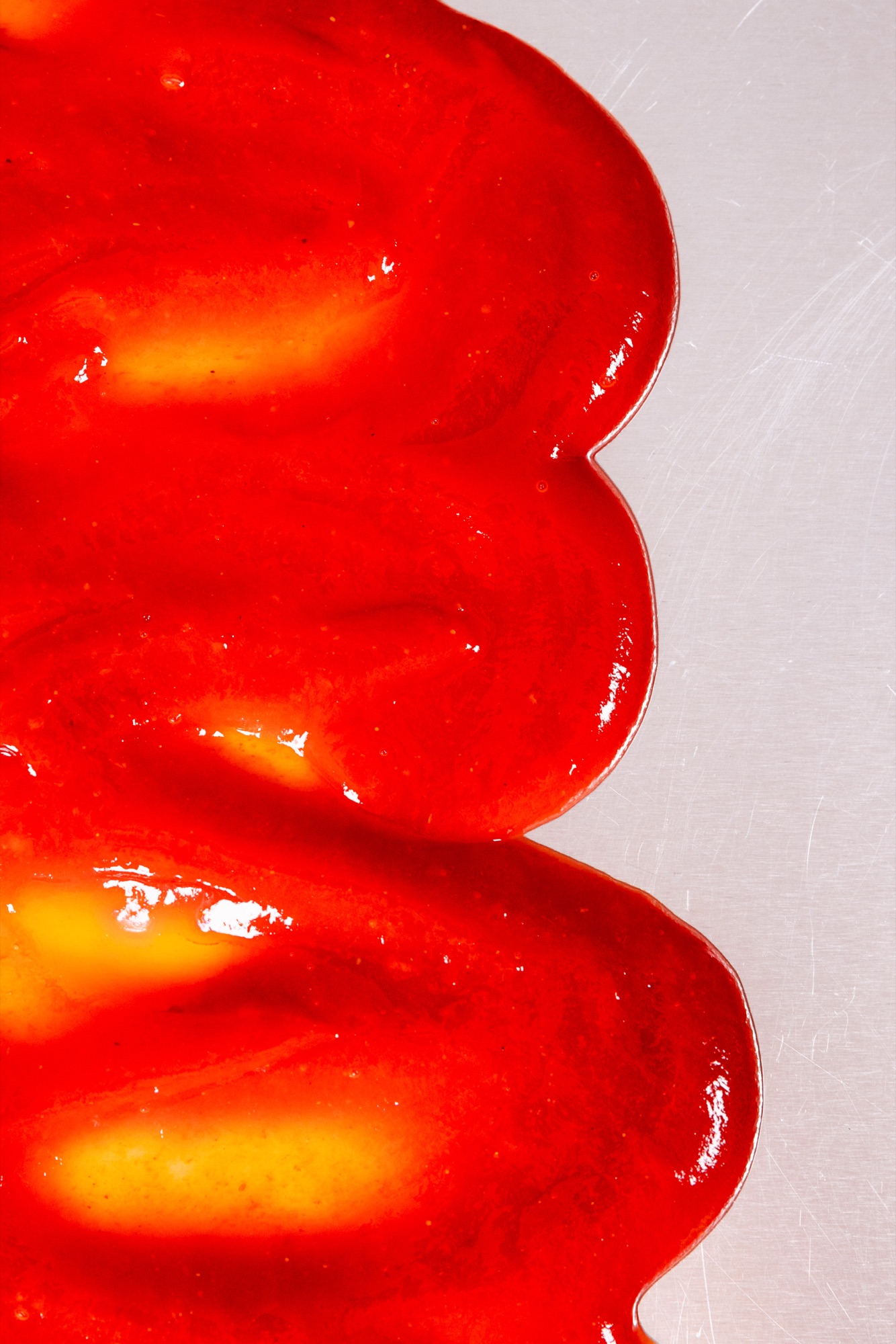 Goldies Smashburger – Ketchup-Textur auf Edelstahl von Kürsat Gürbüz