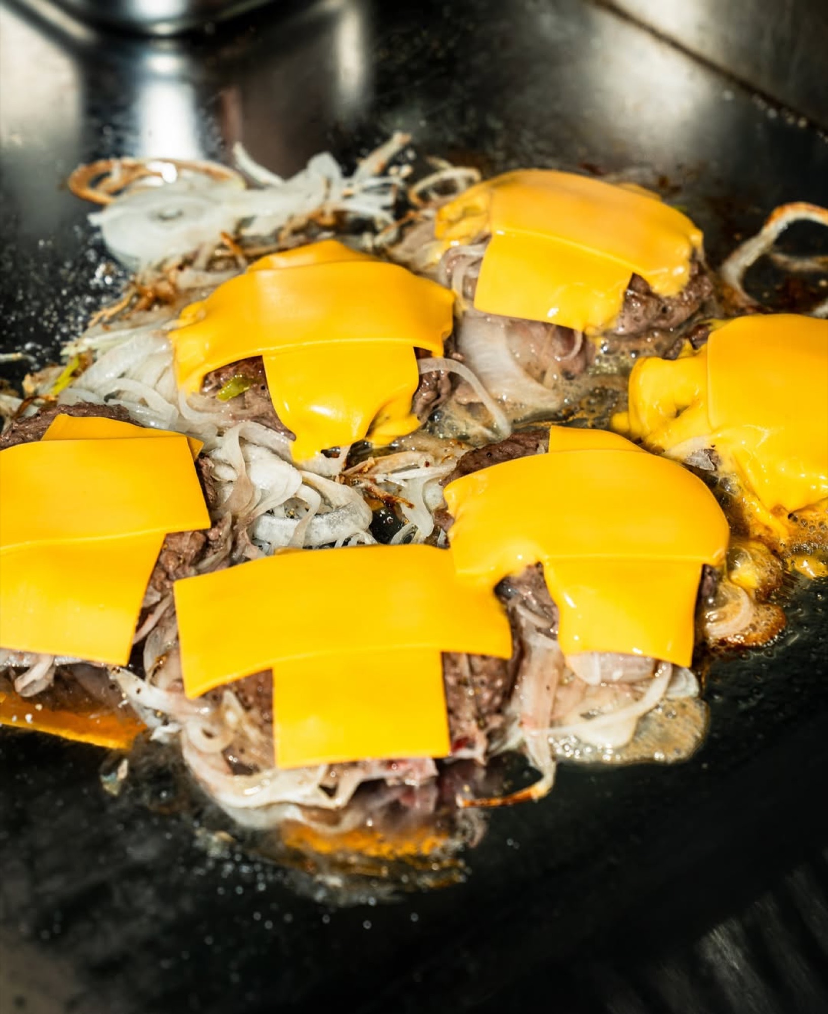 Goldies Smashburger – Smashed Beef Patties mit Zwiebeln und Cheddar von Kürsat Gürbüz