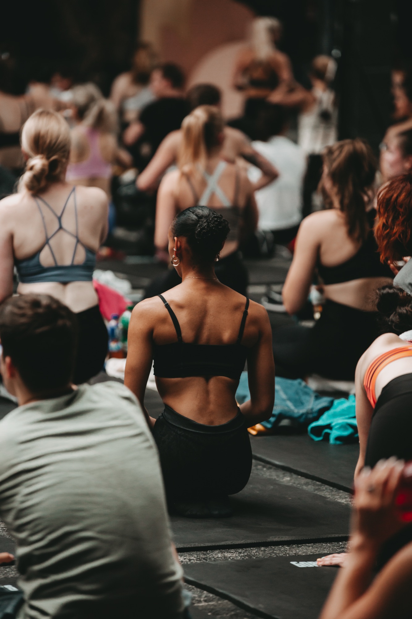 growingannanas – Stretching und Cooldown auf den Trainingsmatten von Kürsat Gürbüz