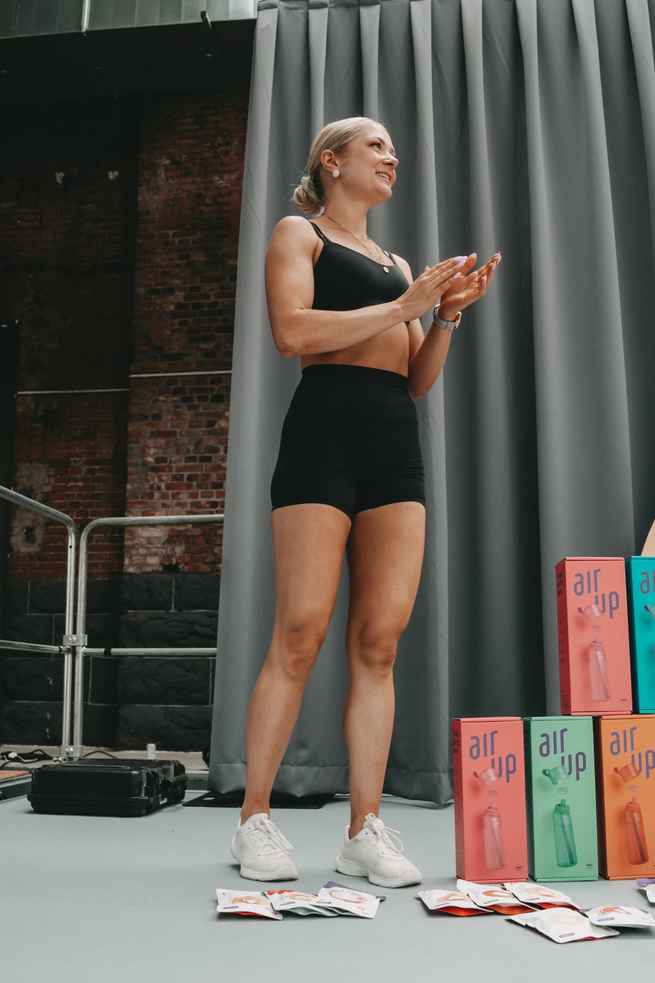 growingannanas – Anna Engelschall mit air up Brand Activation auf der Bühne von Kürsat Gürbüz