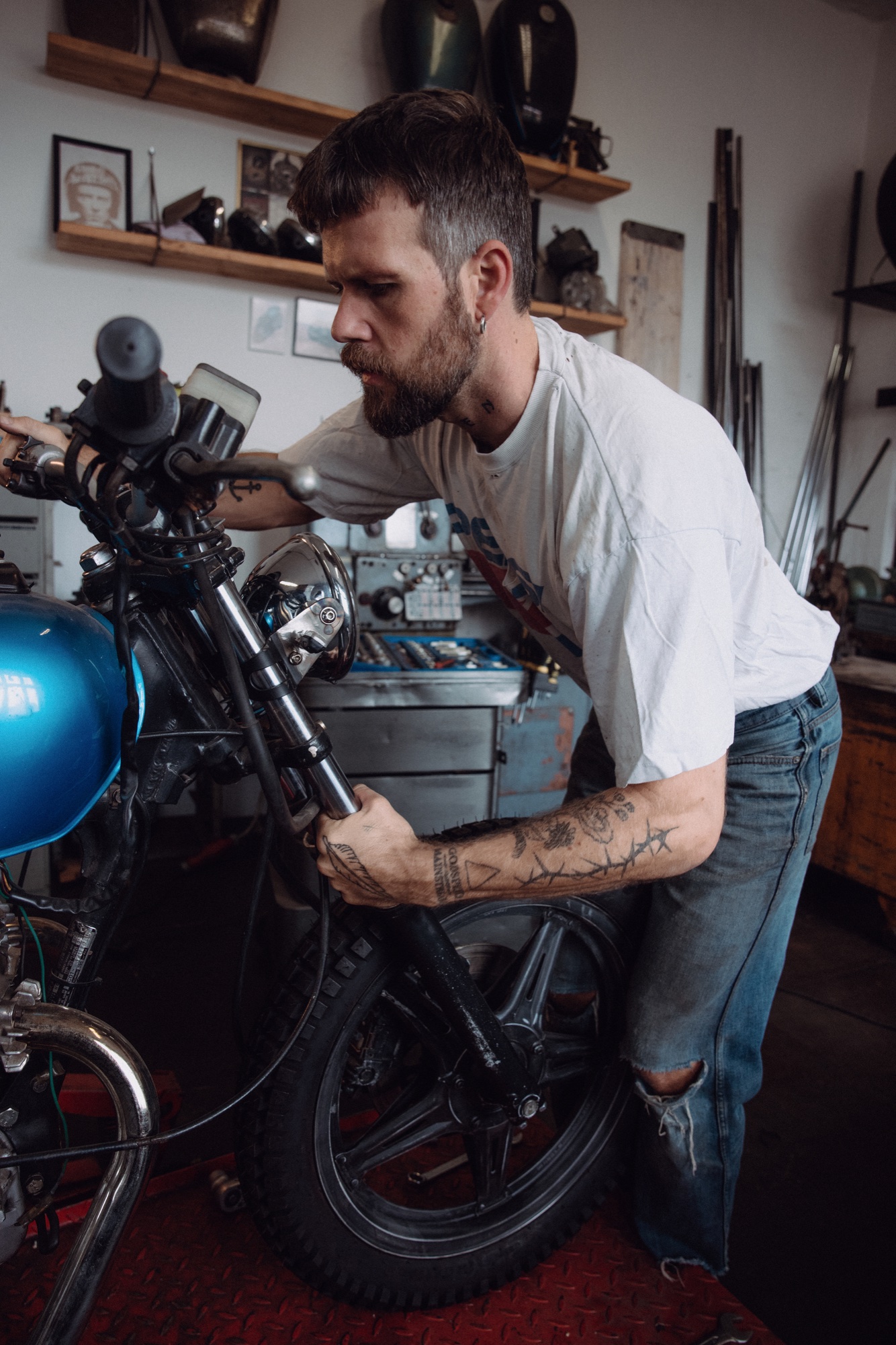 IconicBikes Berlin – Vorderrad und Telegabel Einbau in der Werkstatt