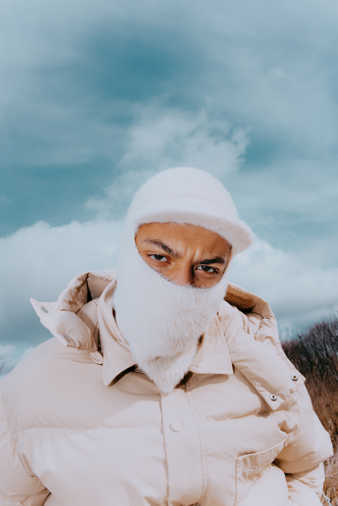 Jacquemus Winter Study – Balaclava Sturmhaube Porträt von Kürsat Gürbüz