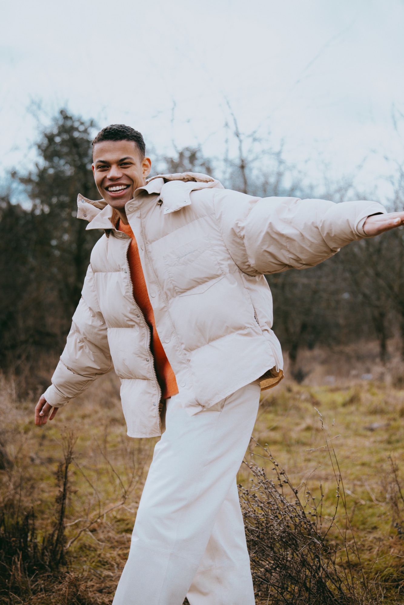 Jacquemus Winter Study – Dynamische Outdoor-Bewegung von Kürsat Gürbüz