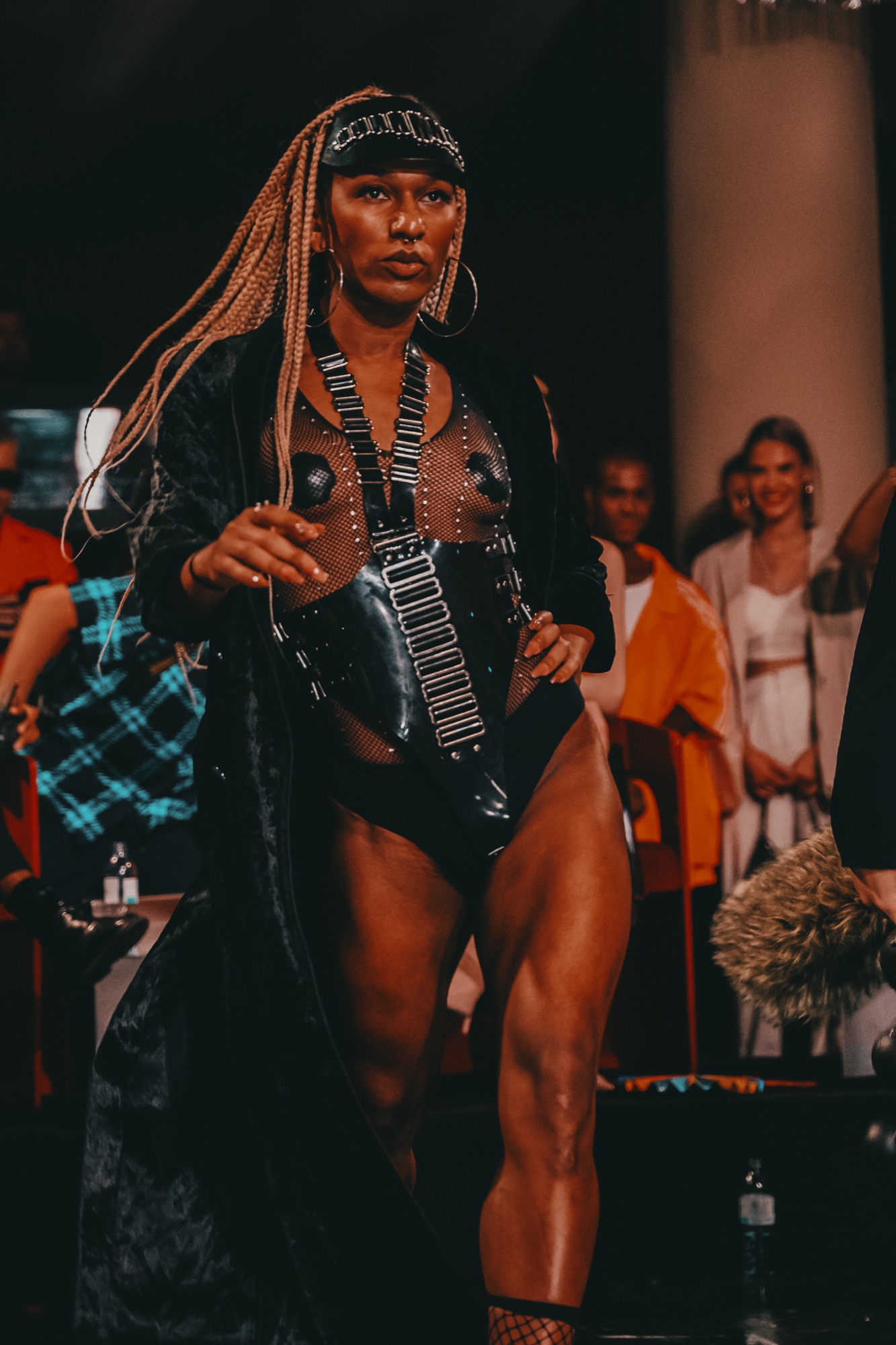 Sony Music – Runway Walk in Leder-Outfit auf dem Beyoncé Release Event von Kürsat Gürbüz