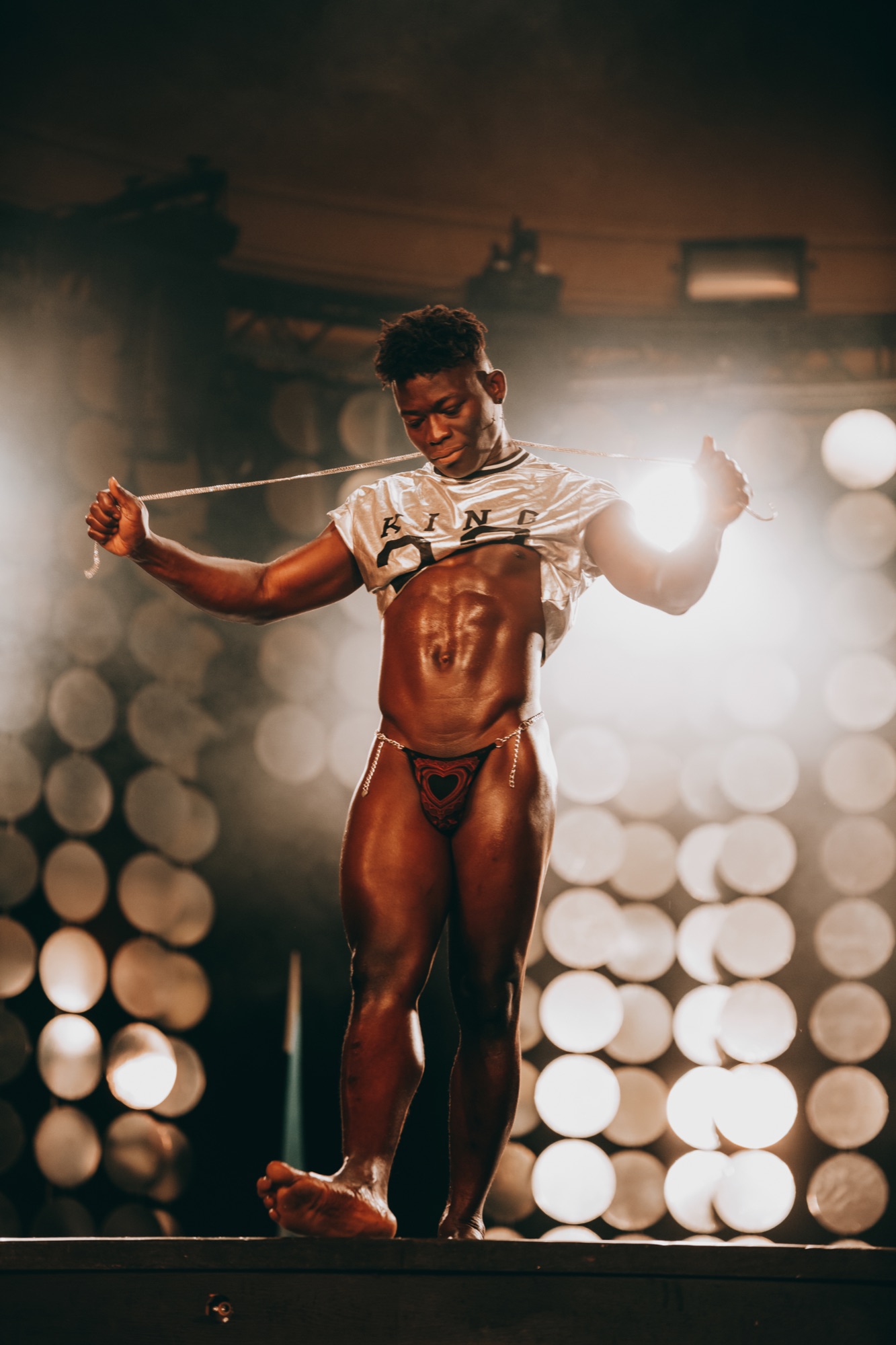 Sony Music – Performer King Top auf der Bühne vor Lichtwand auf dem Ballroom Event