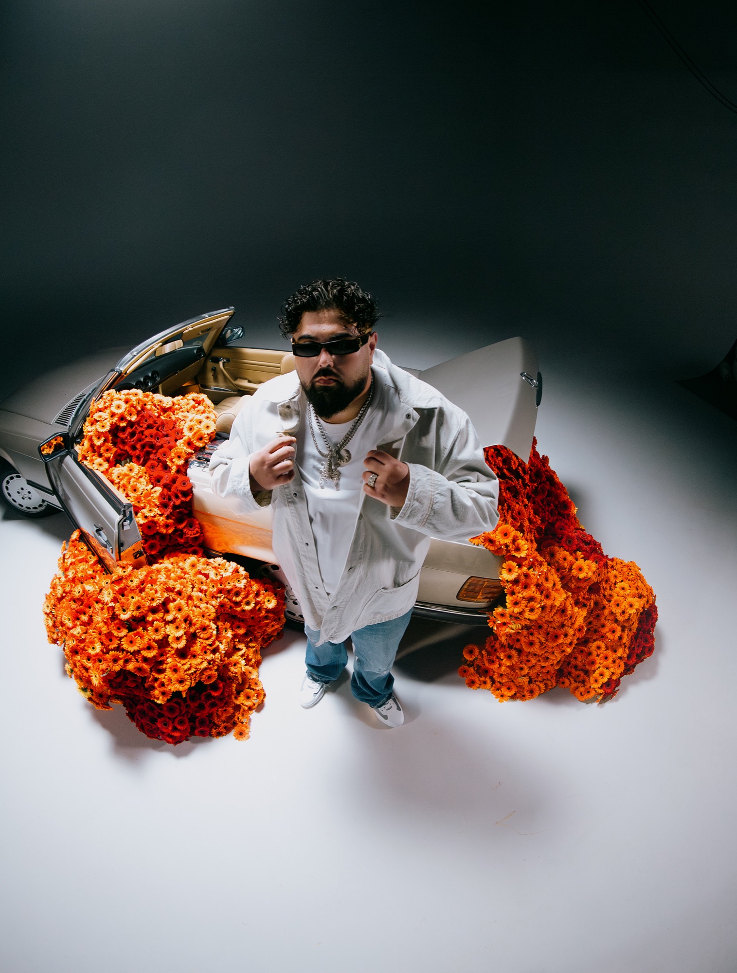Summer Cem – Vogelperspektive und Draufsicht auf das florale Cabriolet-Set von Kürsat Gürbüz