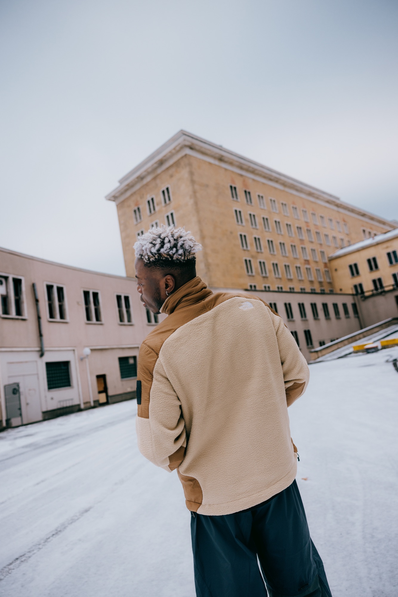 Tempelhof Study – The North Face Fleecejacke Rückenansicht im Schneegestöber