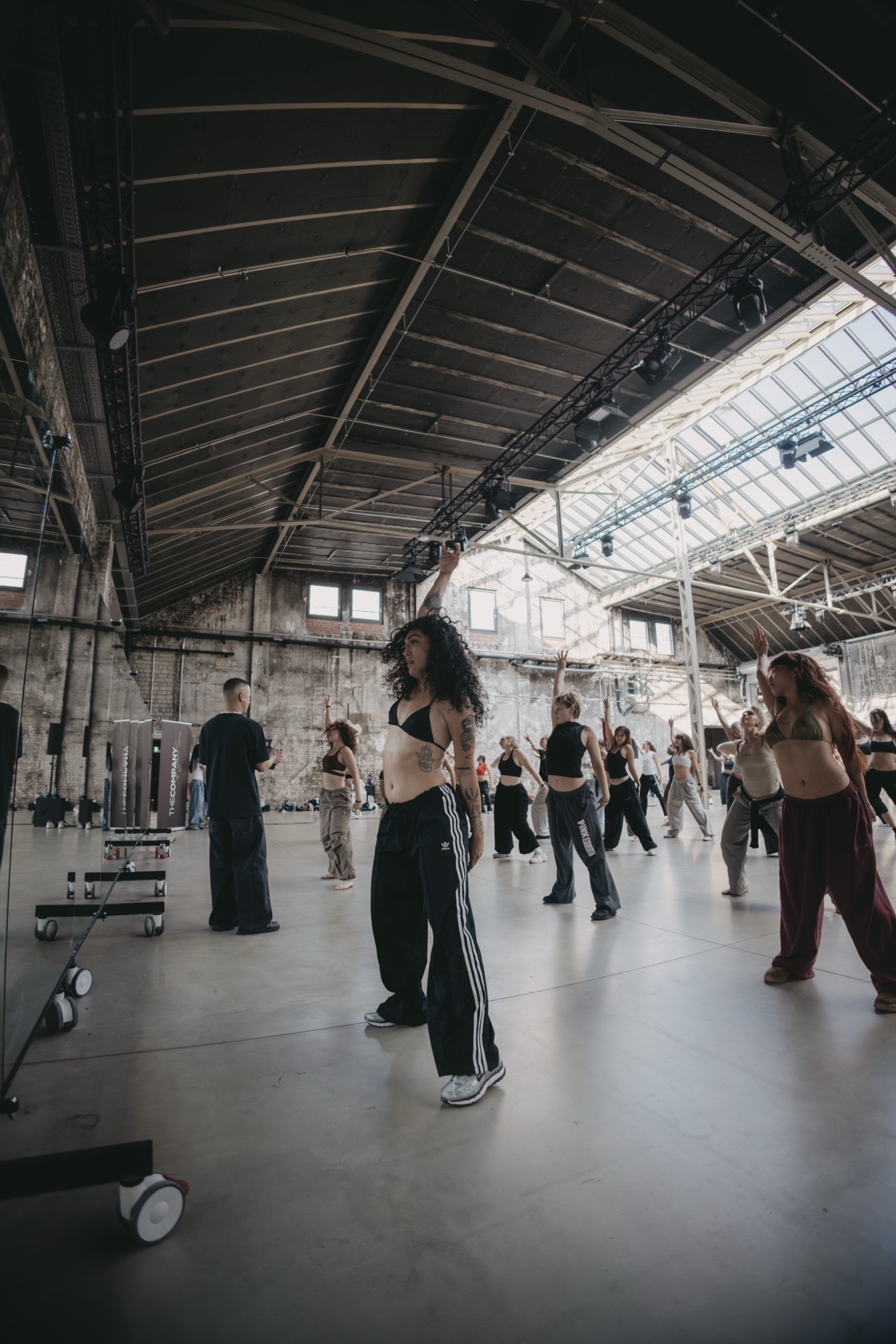 The Company – Kraftvolle Gruppenchoreografie und Formation im Tanzworkshop von Kürsat Gürbüz