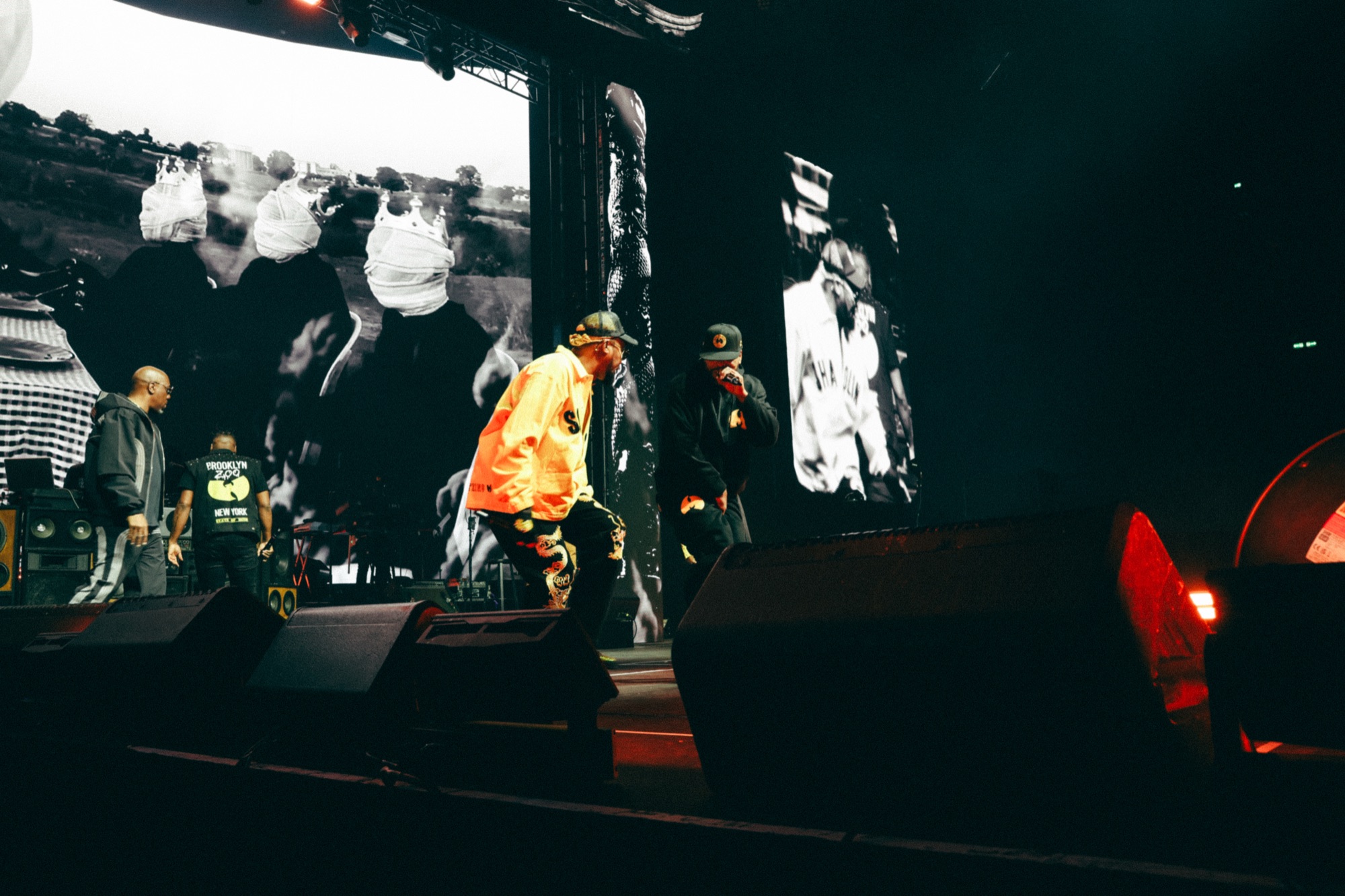 Wu-Tang Clan Live – Crew-Performance im warmen Bühnenlicht von Kürsat Gürbüz